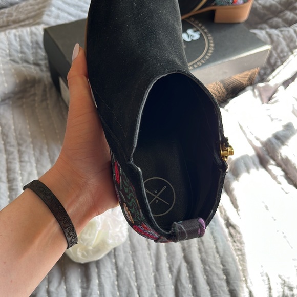 BNWT Never Worn Black Zip Bootie - Picture 4 of 5